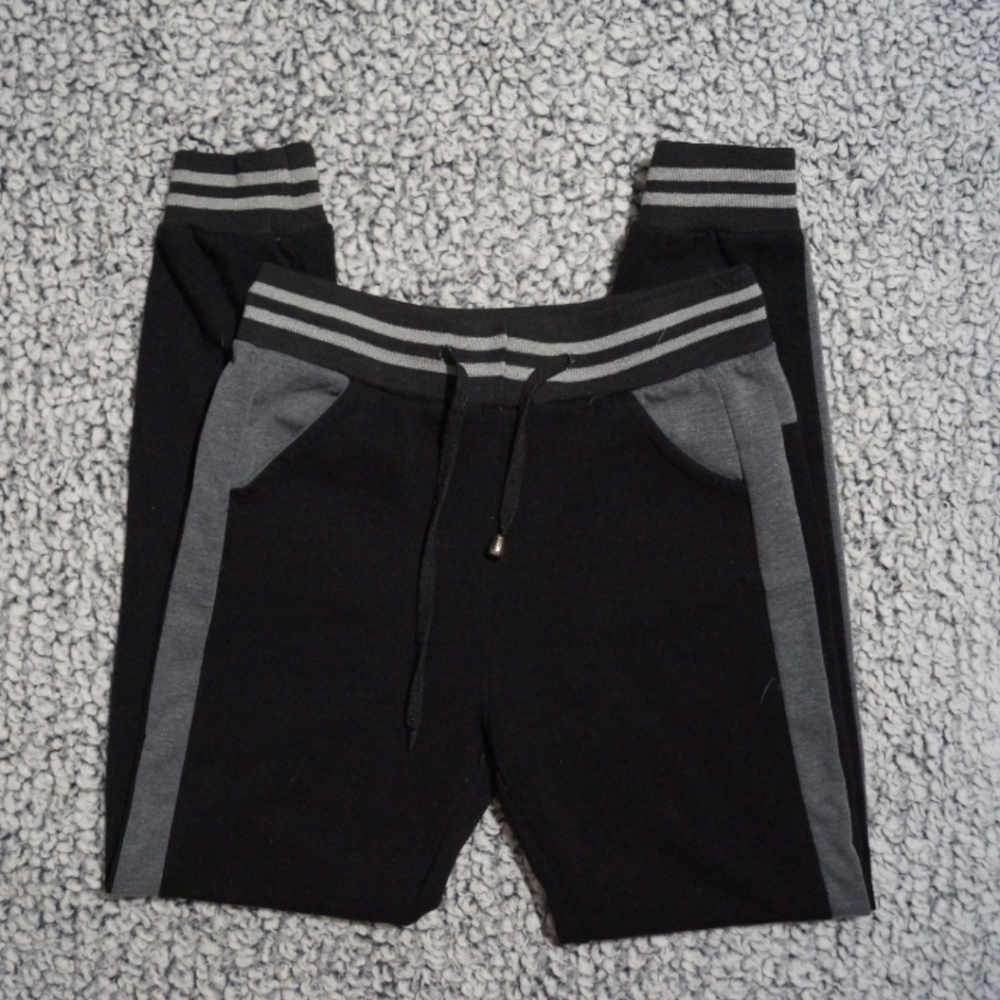 Universal Fashion Black Gray Sweatpants Medium